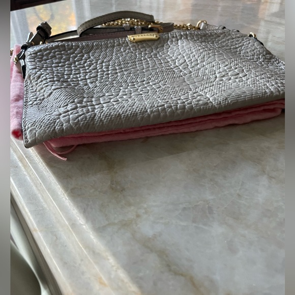 ⭐️BURBERRY Chichester Leather Embossed Crossbody⭐️ - Picture 13 of 13